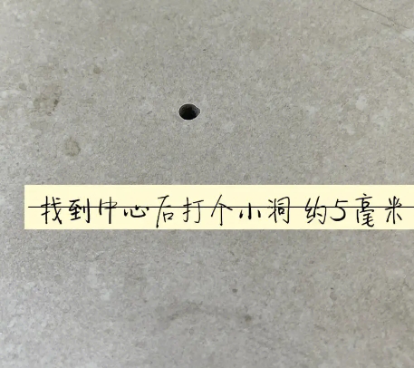 龙沙瓷砖空鼓维修公司专业解答在瓷砖铺贴过程中，如果砂料搅拌不均匀，将会带来以下问题